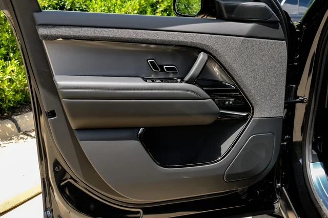 New 2026 Santorini Black Land Rover SE image 55