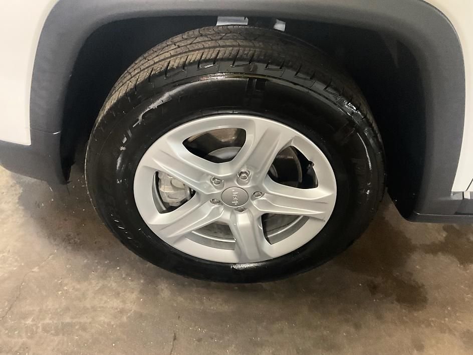 Used 2023 White Jeep Sport image 14