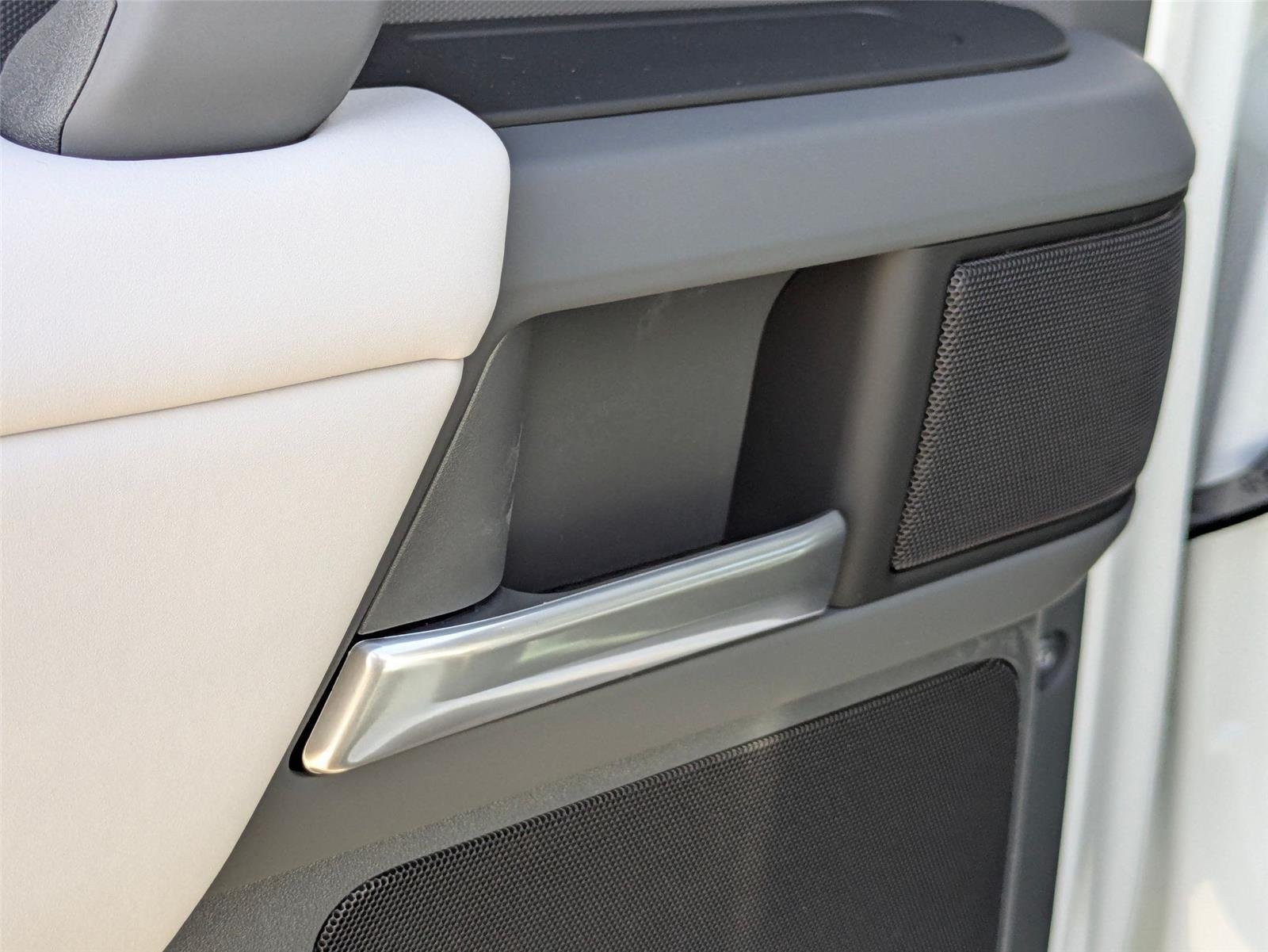 New 2026 Fuji White Land Rover S image 28