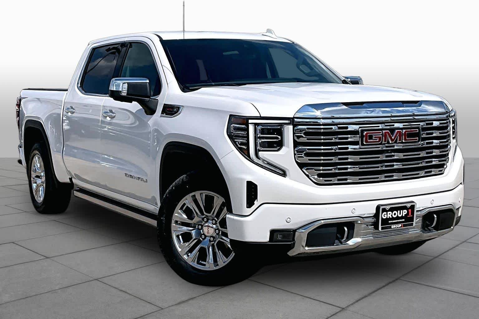 Used 2023 White Frost Tricoat GMC Denali image 3
