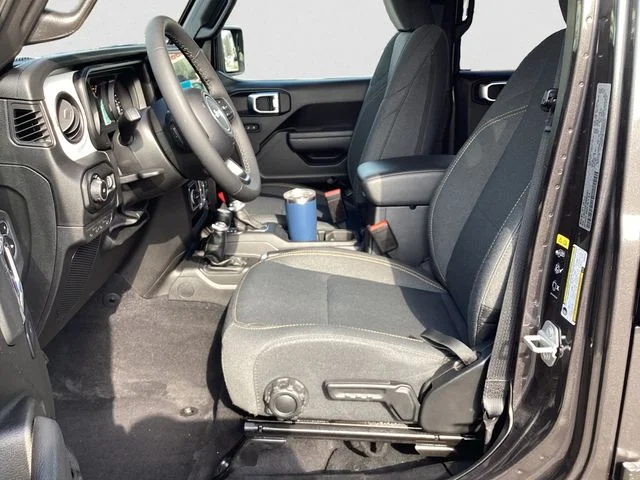 Certified Used 2025 Granite Crystal Metallic Clearcoat Jeep Sport S image 9