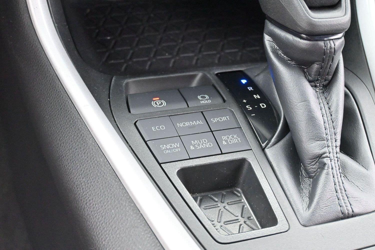 Used 2022 Magnetic Gray Metallic Toyota LE image 19