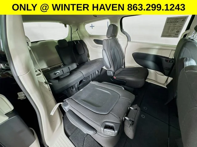 Used 2024 Black Chrysler LX image 26