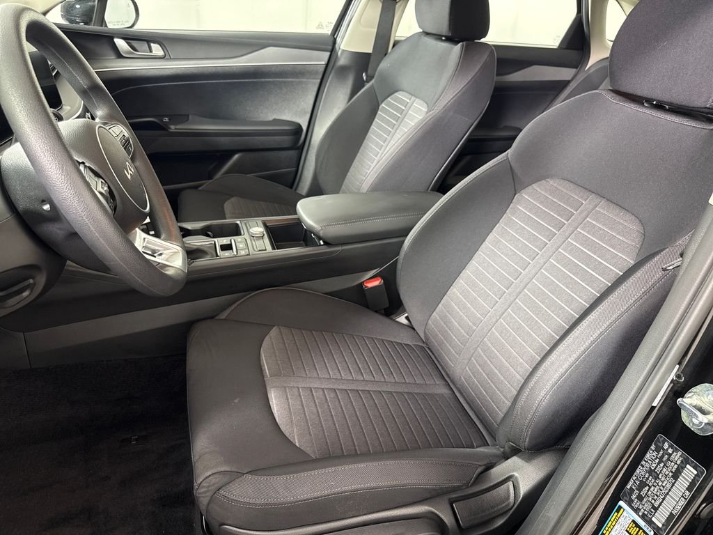 2025 Kia K5 LXS - Photo 11