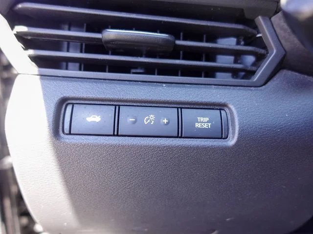 Used 2021 Black Nissan 2.5 SR image 17