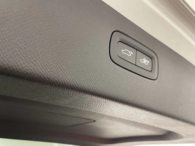 2025 Volvo XC90 Plus - Photo 43