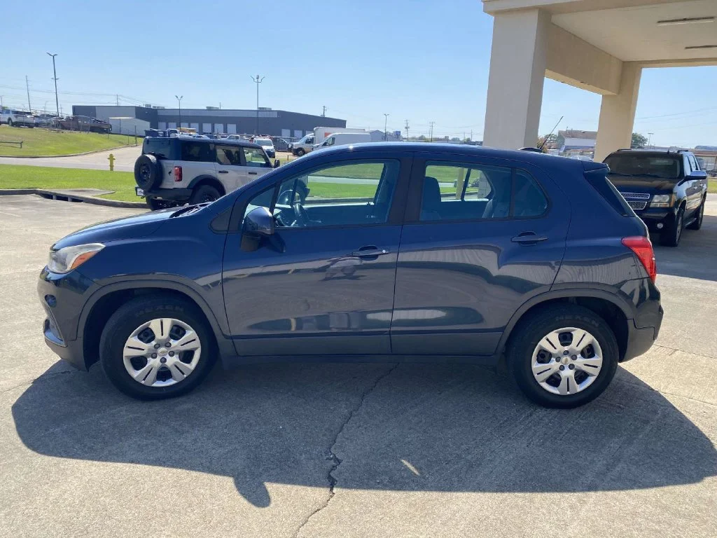 Used 2018 Blue Chevrolet LS image 6