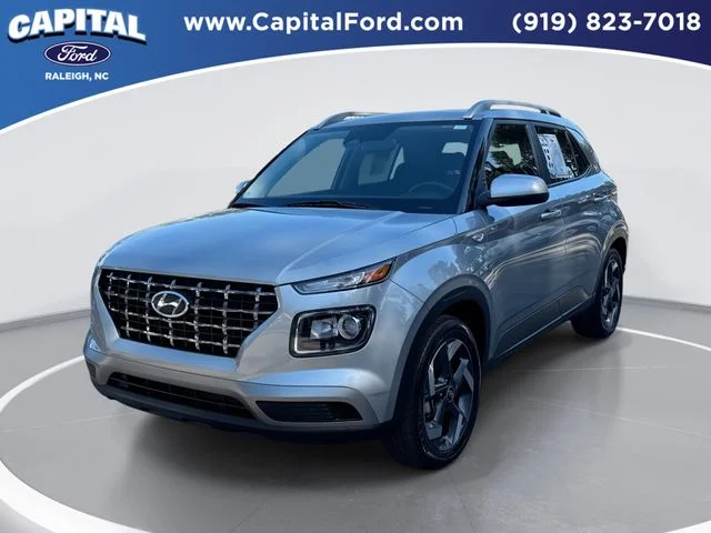 Used 2025 Silver Hyundai SEL image 1