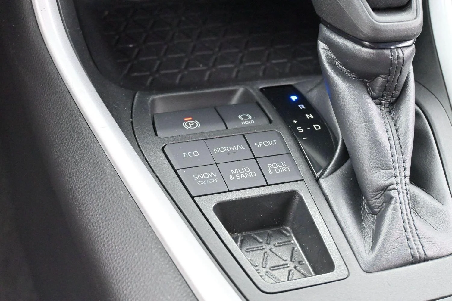Used 2022 Magnetic Gray Metallic Toyota LE image 19