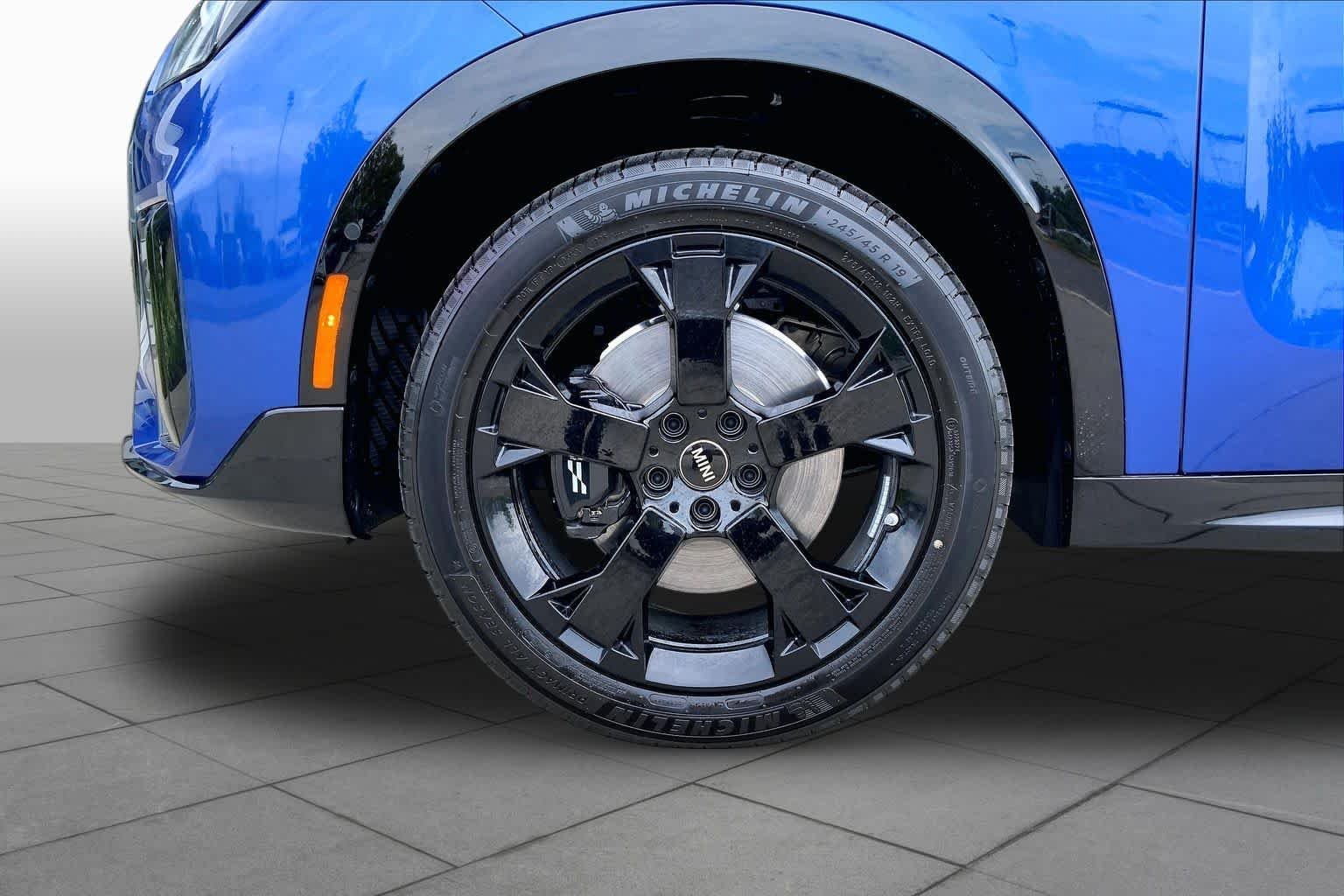 New 2027 Blazing Blue Metallic MINI Iconic image 11