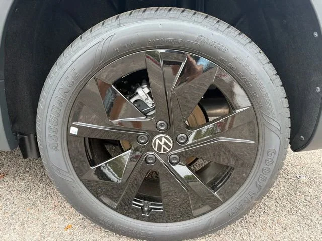 New 2026 Monterey Blue Pearl Volkswagen SE image 26