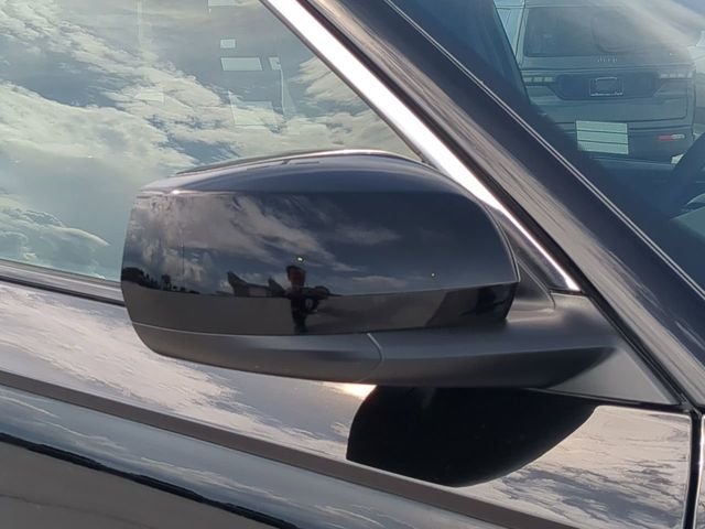 New 2026 Diamond Black Crystal Pearl-Coat Exterior Paint Jeep Laredo image 12