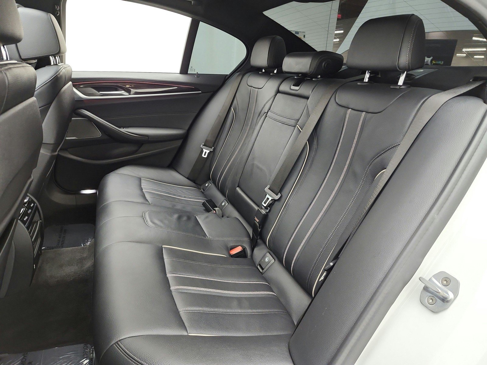 Used 2019 Alpine White BMW M550i xDrive Sedan image 15