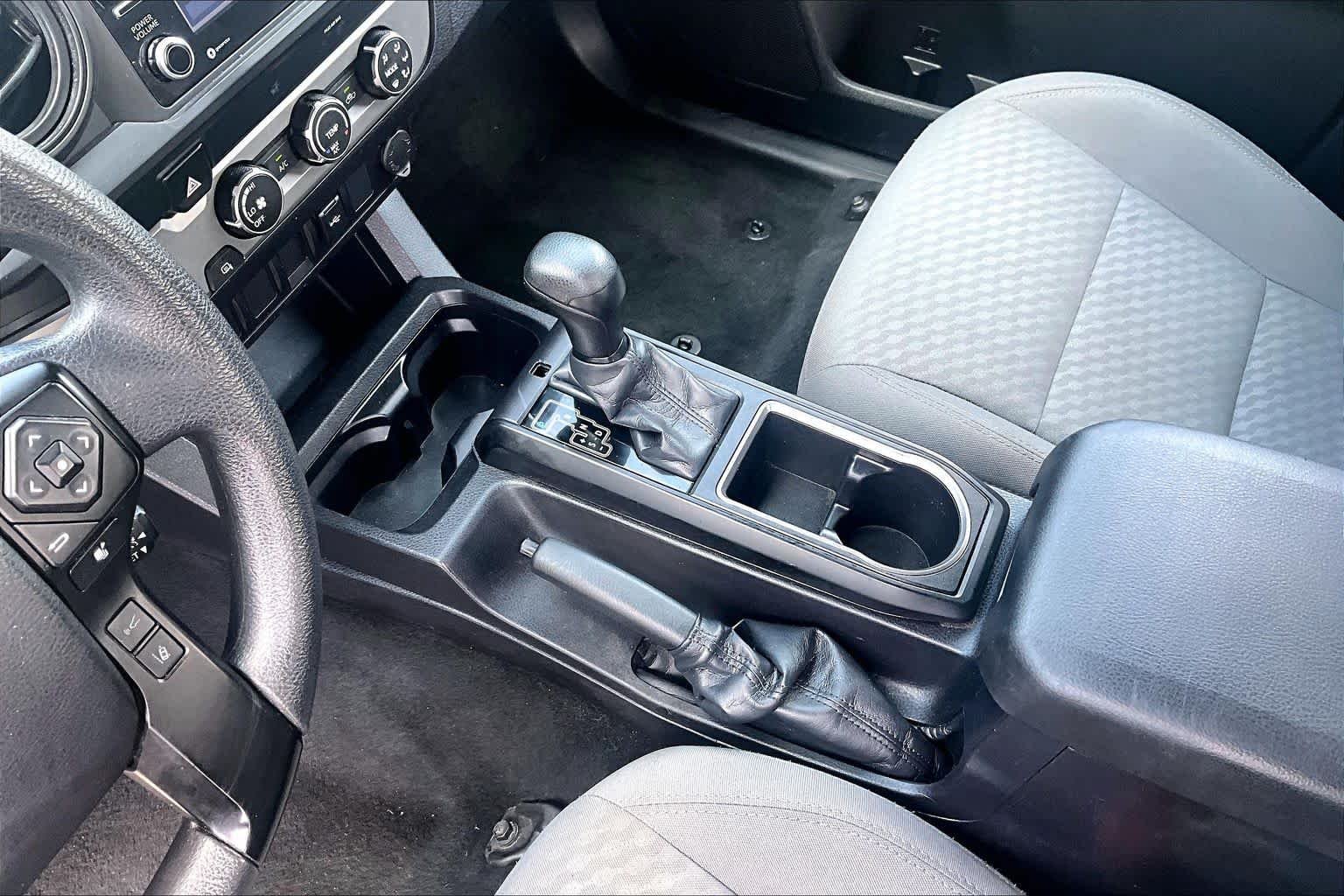 Used 2022 White Toyota SR image 16