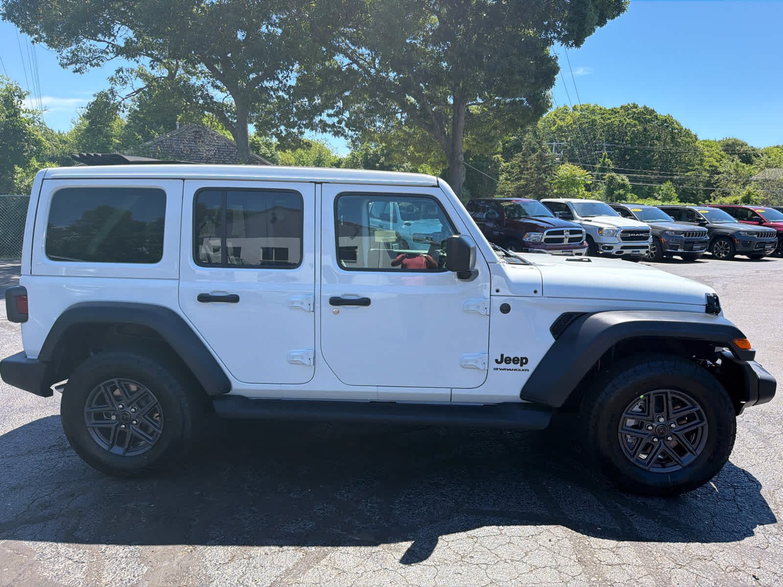 New 2026 Bright White Clear-Coat Exterior Paint Jeep Sport S image 3