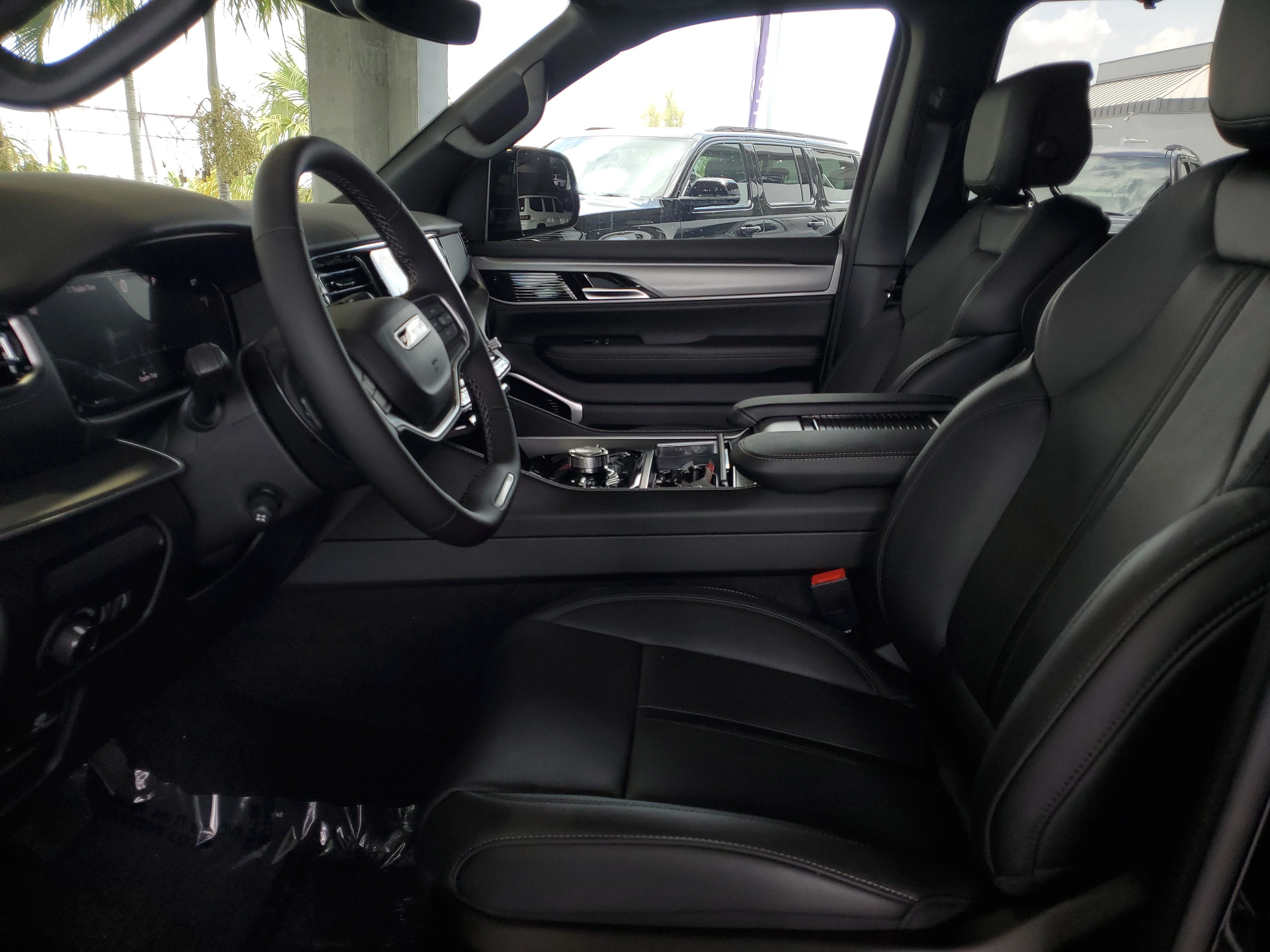 New 2026 High Gloss Black Exterior Paint Jeep Limited Reserve image 17