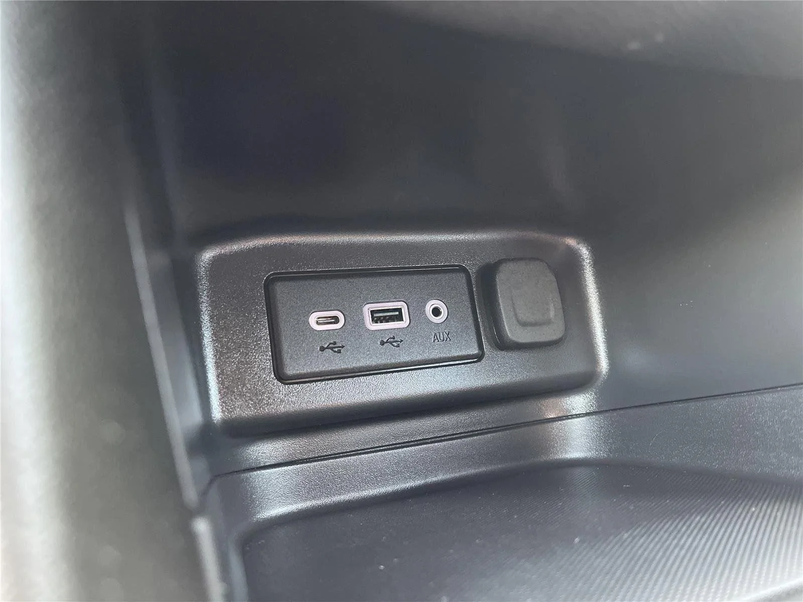 Used 2023 Summit White Chevrolet LT image 27