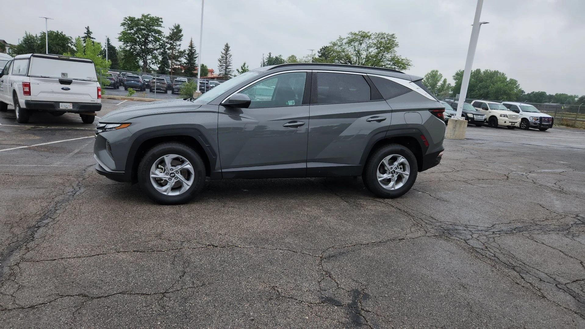 Used 2024 Hampton Gray Hyundai SEL image 4