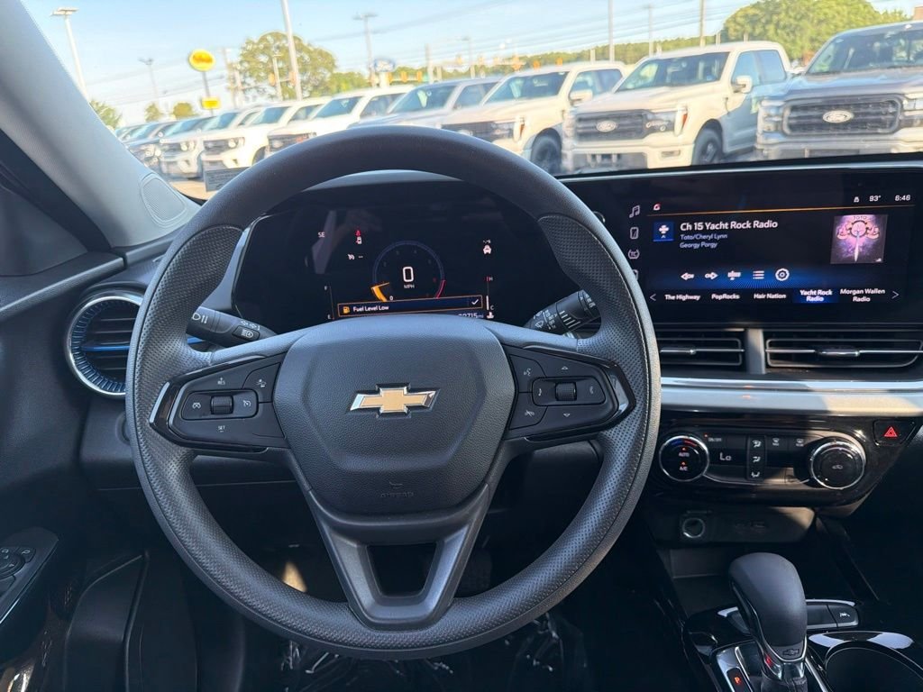 Used 2025 Summit White Chevrolet LT image 25