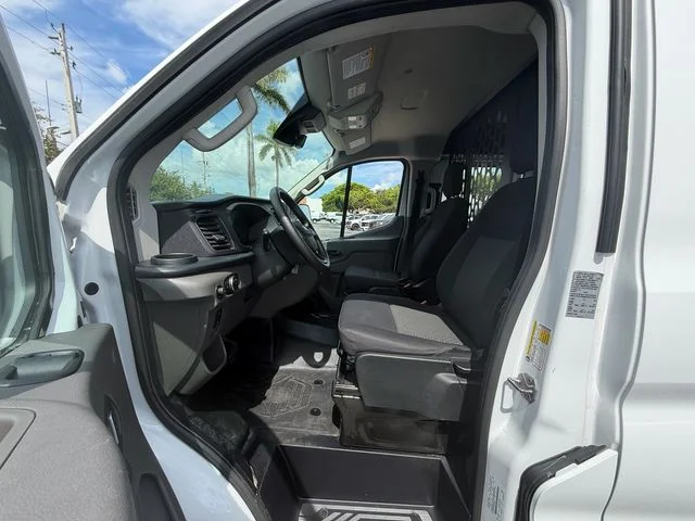 Used 2025 Oxford White Ford Base image 40