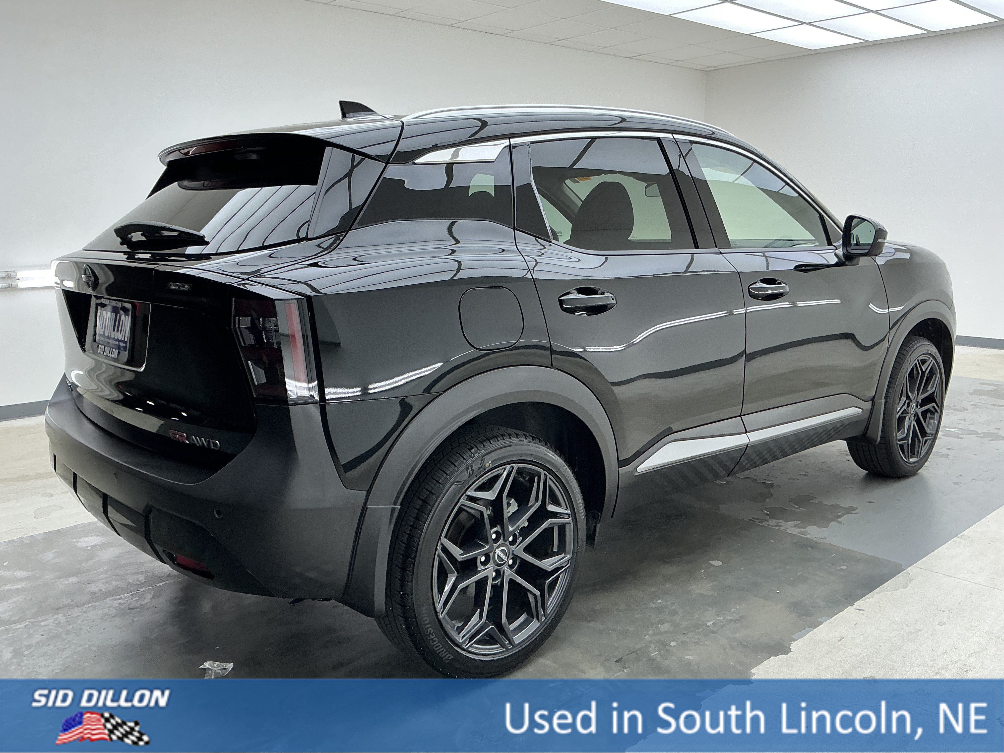 Used 2025 Super Black Nissan SR image 4