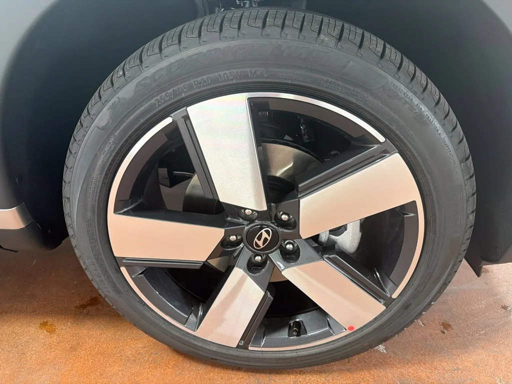 New 2027 Shimmering Silver Hyundai Limited image 11