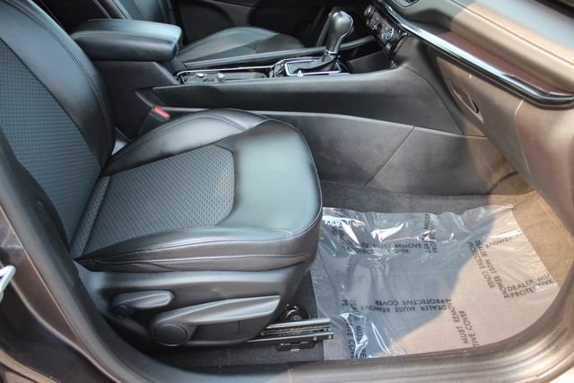 Used 2022 Gray Jeep Latitude image 32