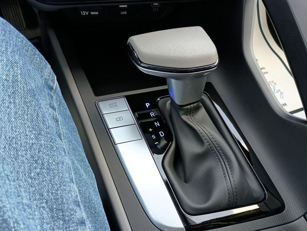 New 2026 White Hyundai SE image 26