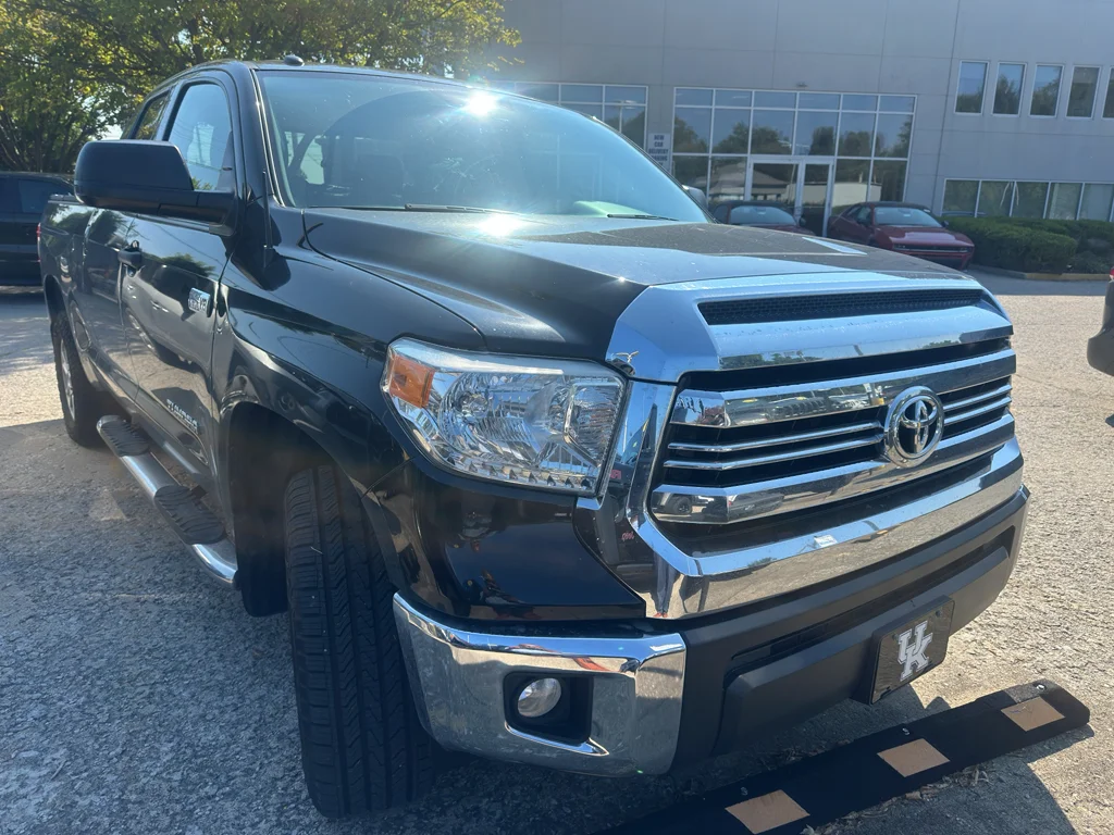 Used 2016 Black Toyota SR5 image 3