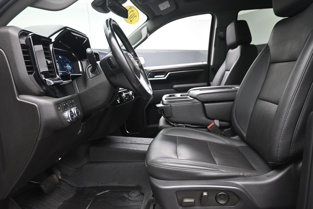 Used 2023 White GMC SLT image 16