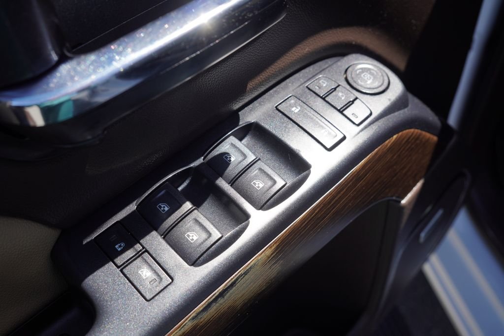 Used 2018 White GMC Denali image 18