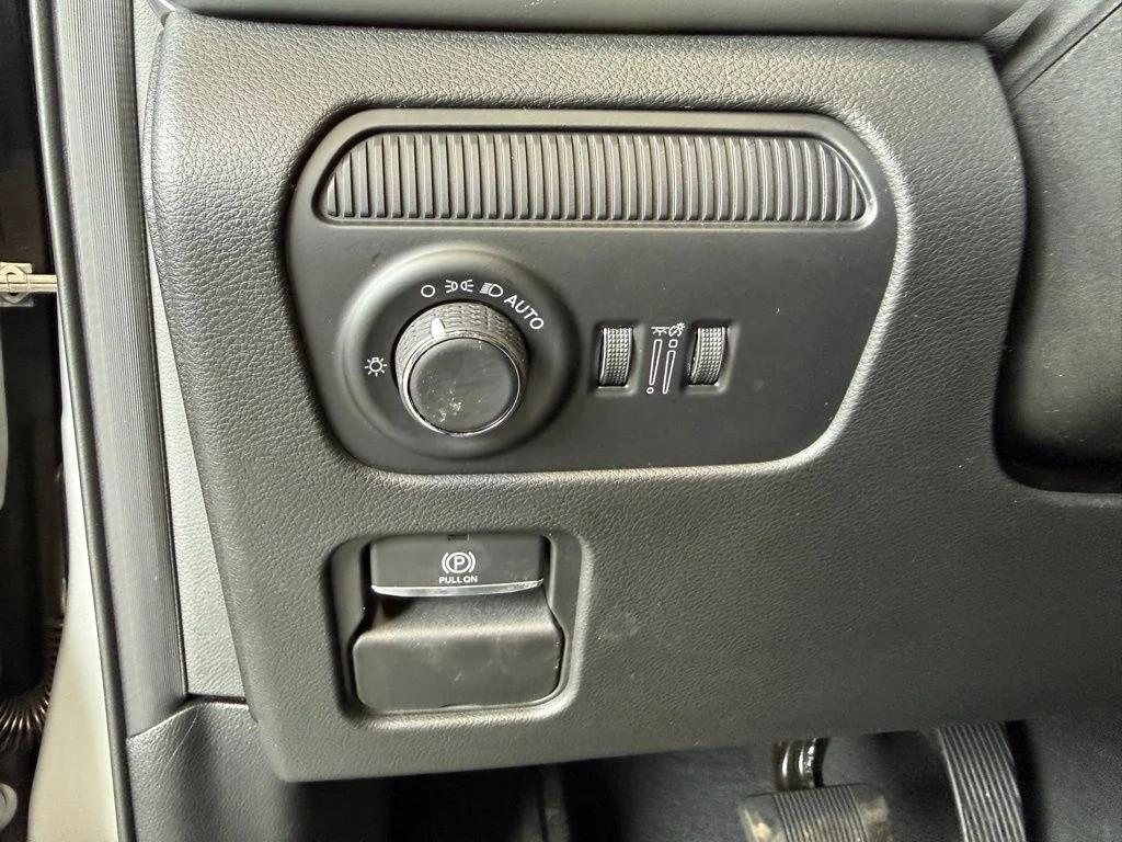 New 2026 Silver-Zynith Exterior Paint Jeep  image 65