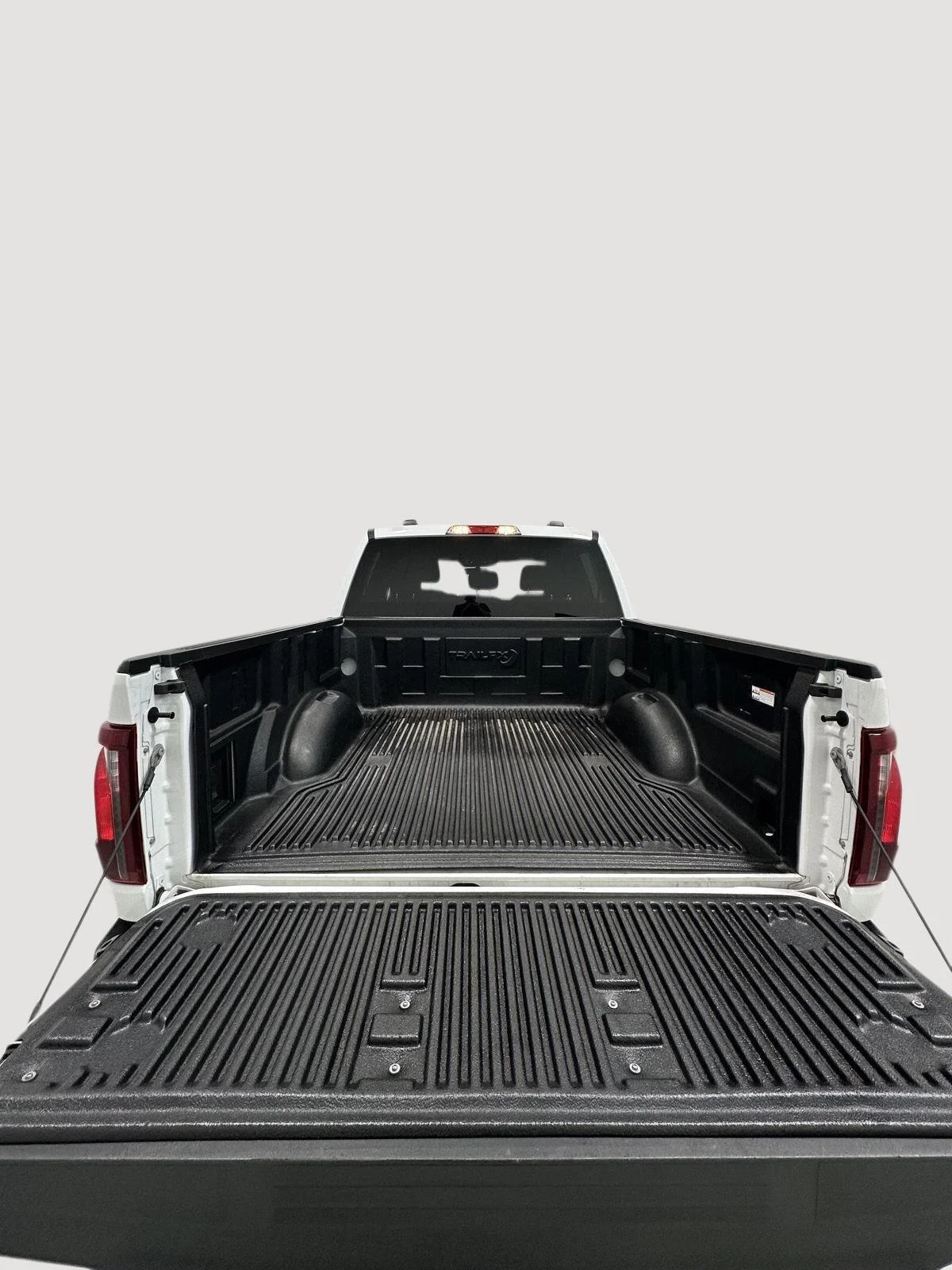 Used 2025 Oxford White Ford XLT image 22