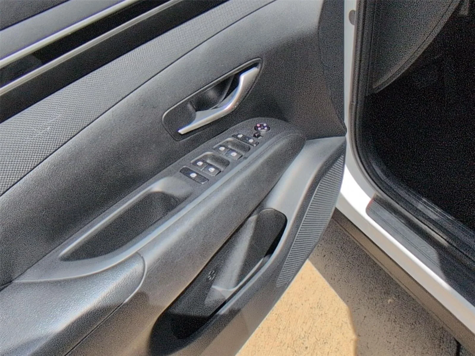 Used 2024 White Pearl Hyundai SEL image 15