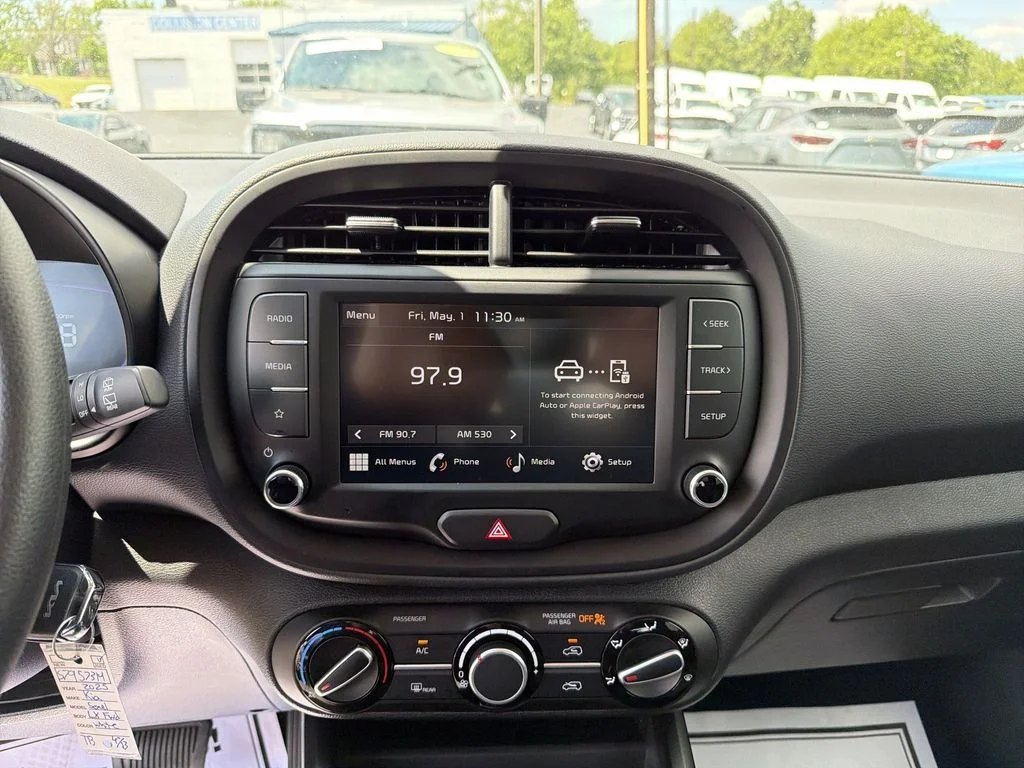 Used 2025 White Kia LX image 22