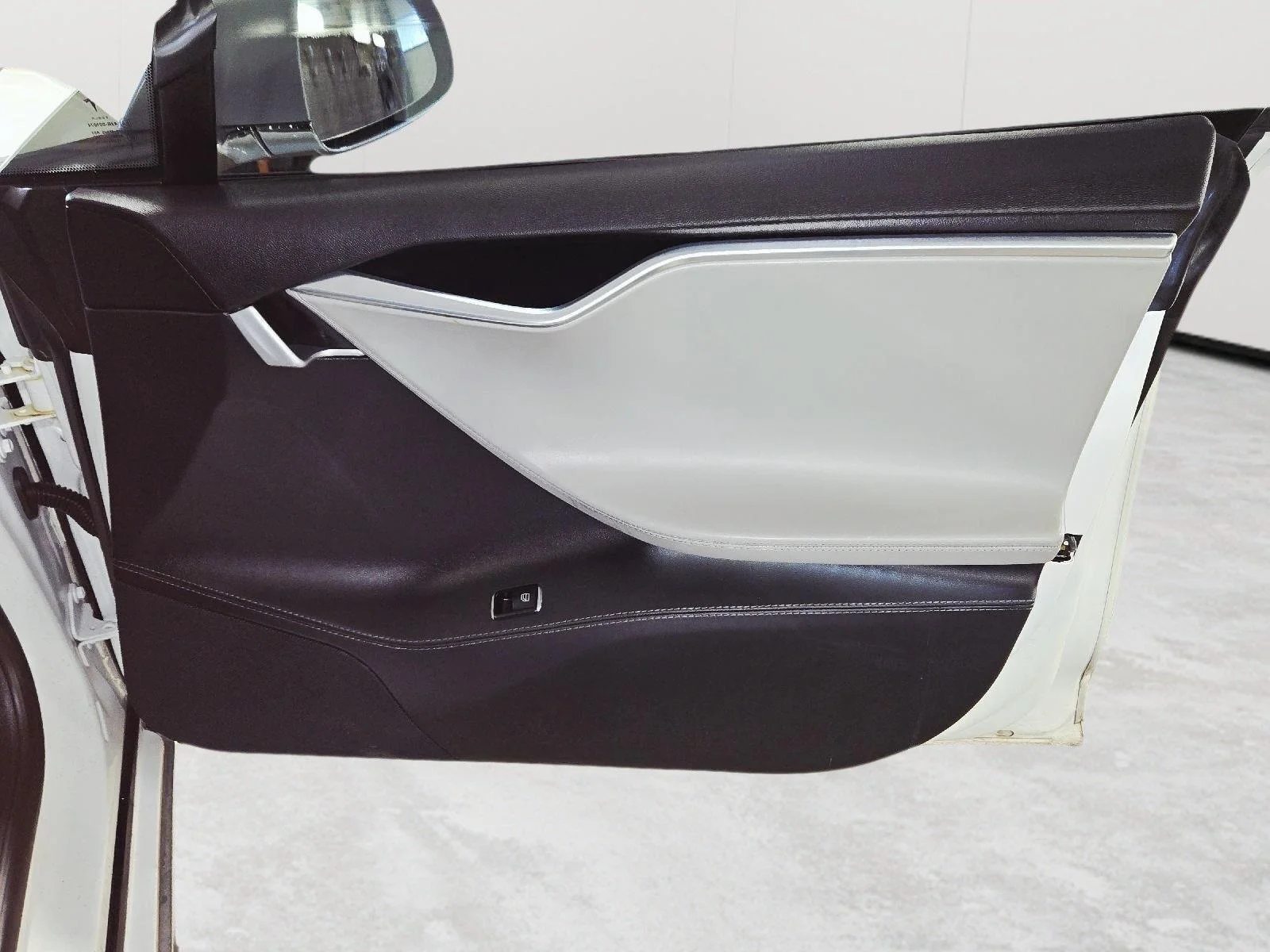 Used 2015 White Tesla P85D image 70