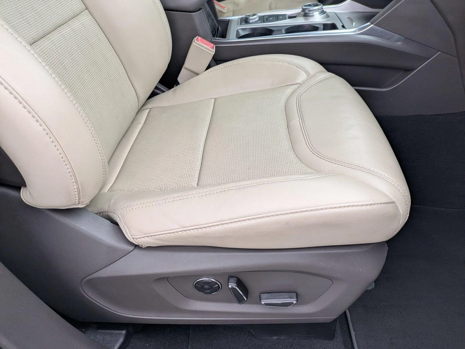 Used 2020 Silver Spruce Metallic Ford Platinum image 33