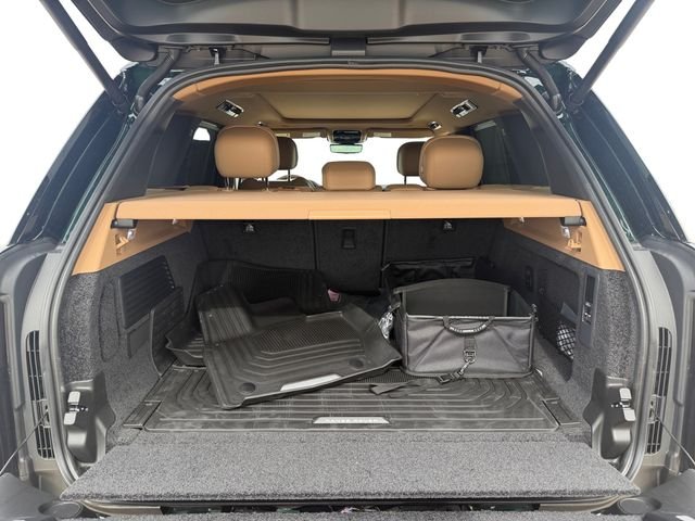 New 2026 British Racing Green Land Rover SE image 18