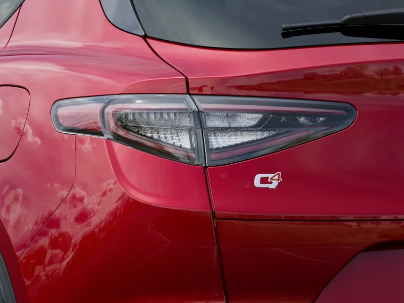 New 2025 Red Alfa Romeo Base image 36