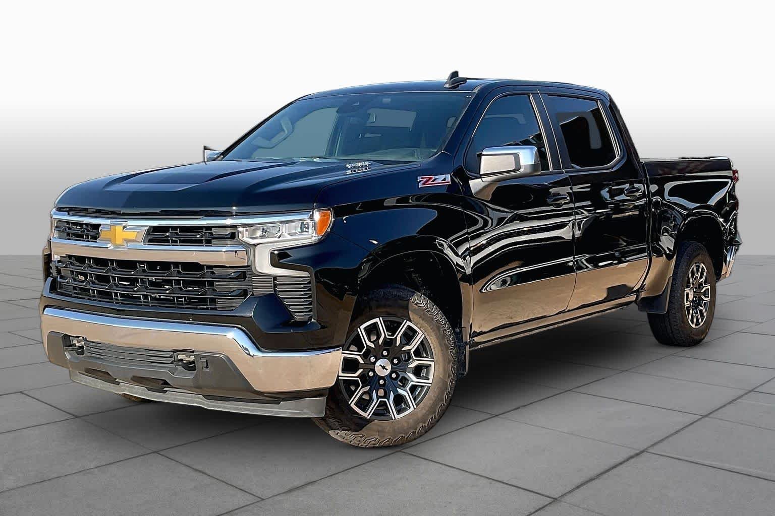 Used 2023 BLACK Chevrolet LT image 3