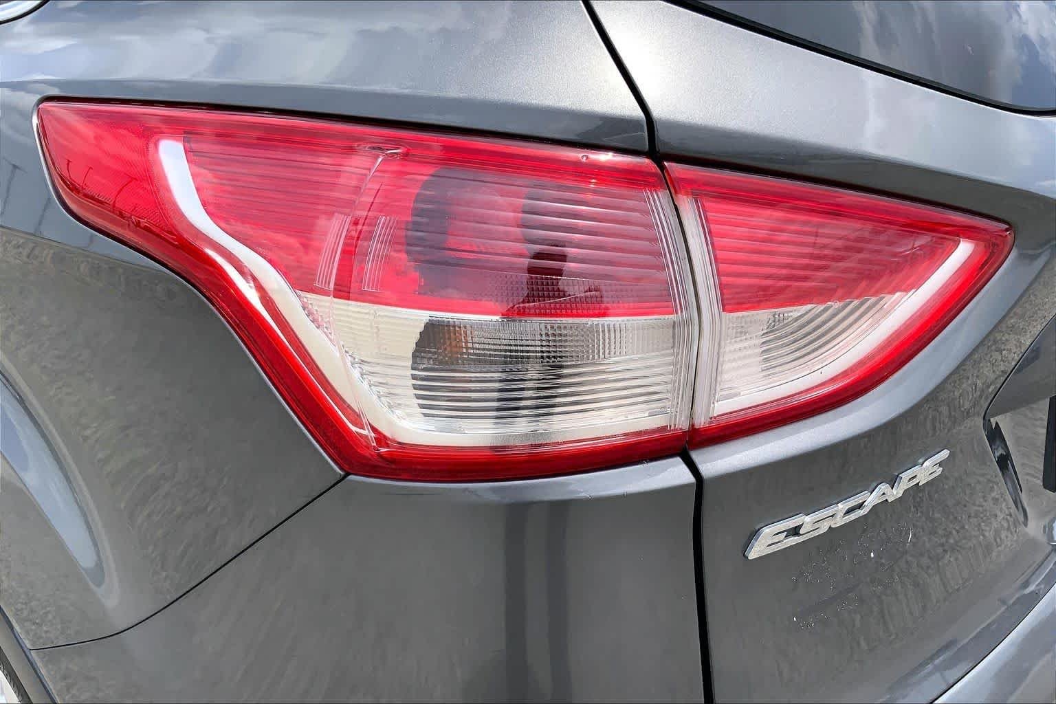Used 2014 Sterling Gray Metallic Ford SE image 28