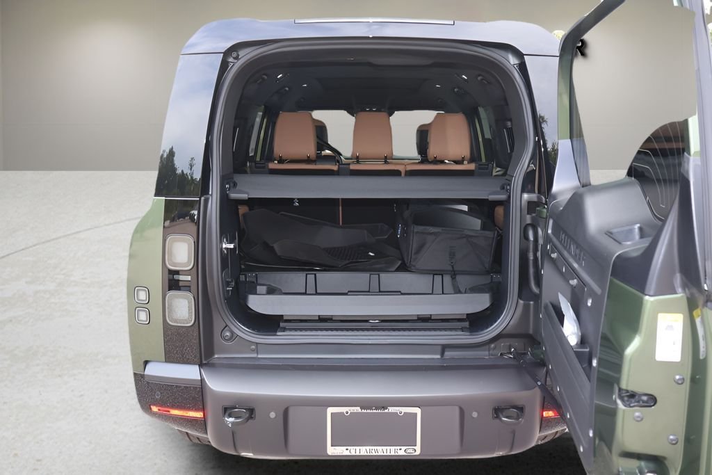 New 2026 Woolstone Green Land Rover X-Dynamic SE image 15