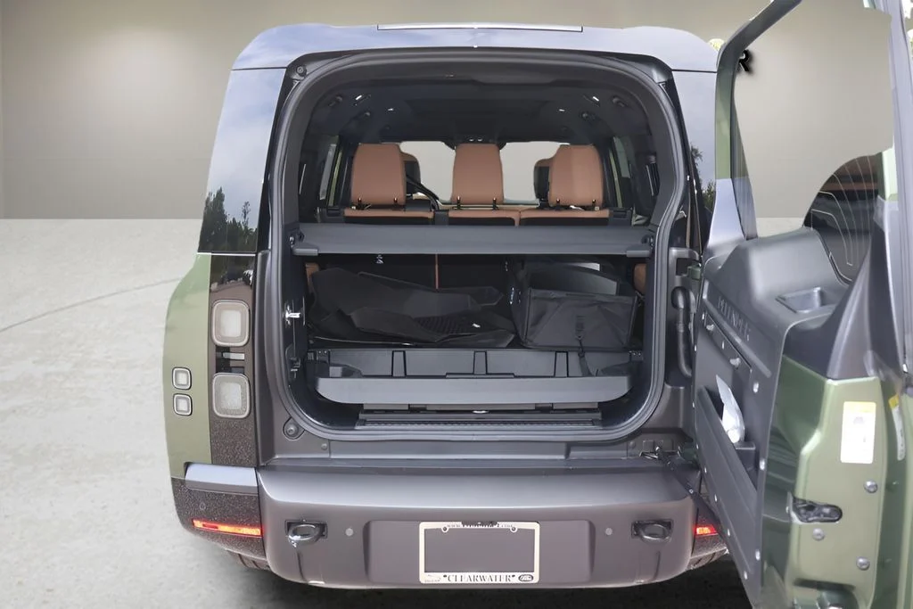 New 2026 Woolstone Green Land Rover X-Dynamic SE image 15