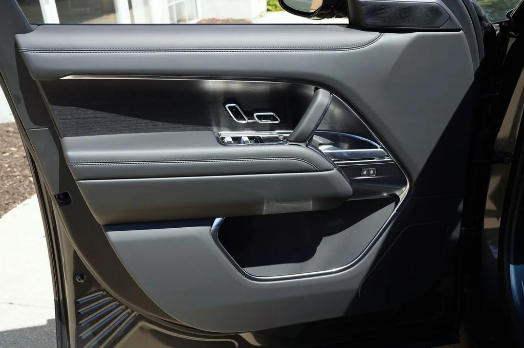 New 2026 Carpathian Grey Land Rover SE image 11