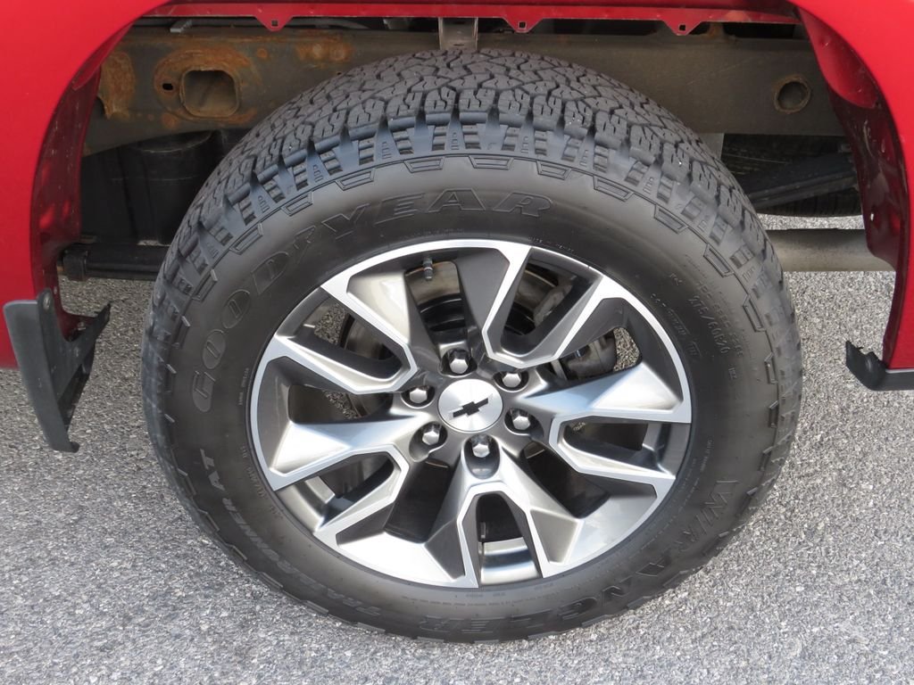 Used 2023 Red Chevrolet RST image 16