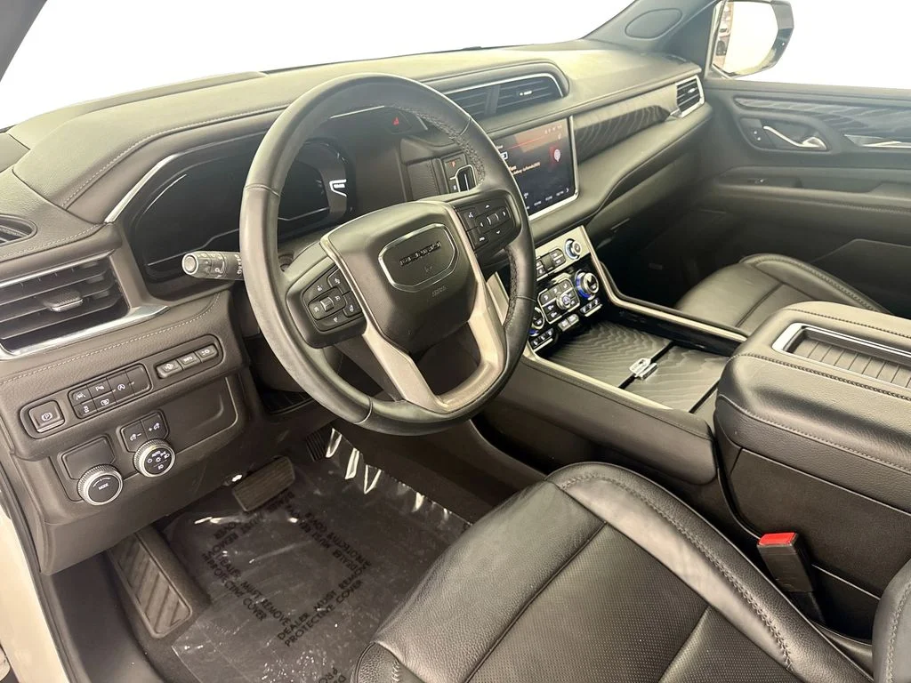 Used 2023 White GMC Denali image 9