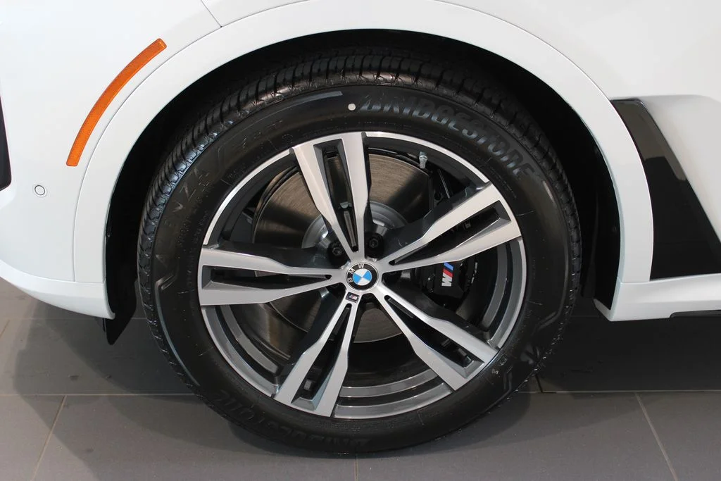 New 2027 White BMW M60i image 27