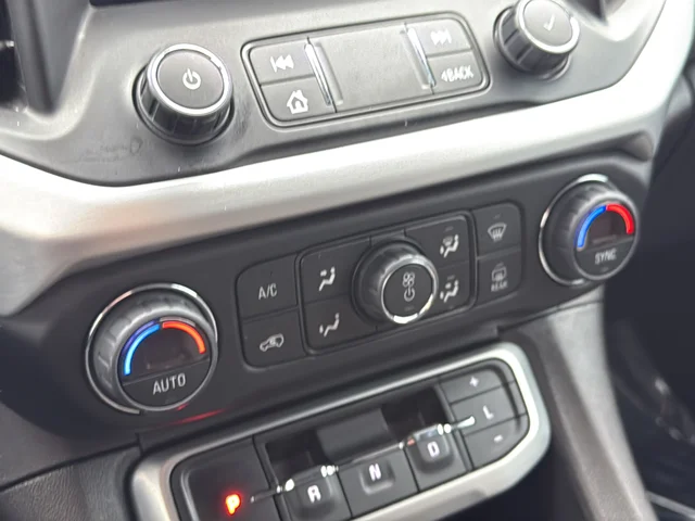Used 2023 Silver GMC SLE image 34