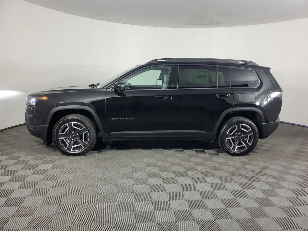New 2026 Diamond Black Crystal Pearl-Coat Exterior Paint Jeep Limited image 7