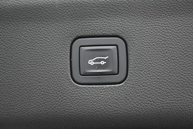 Used 2018 Includes Spectra Gray lower exterior accent color. Buick Avenir image 25